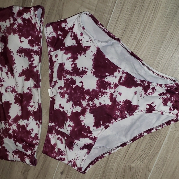 Bikini - Picture 2 of 7